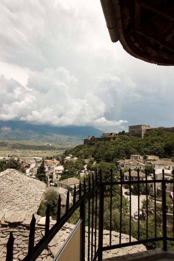 Emblematic House Apartment 2 Gjirokastër Esterno foto