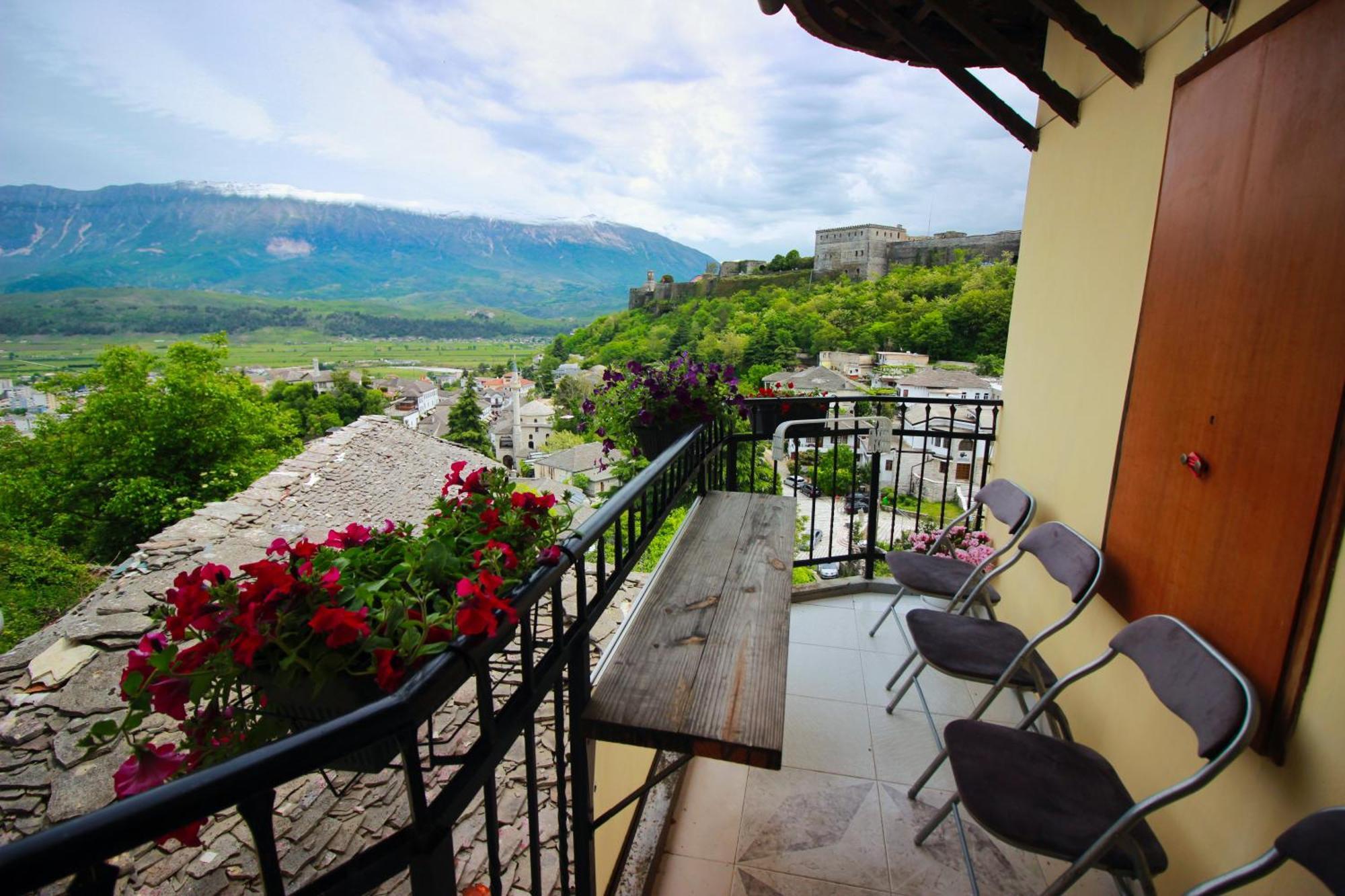 Emblematic House Apartment 2 Gjirokastër Esterno foto