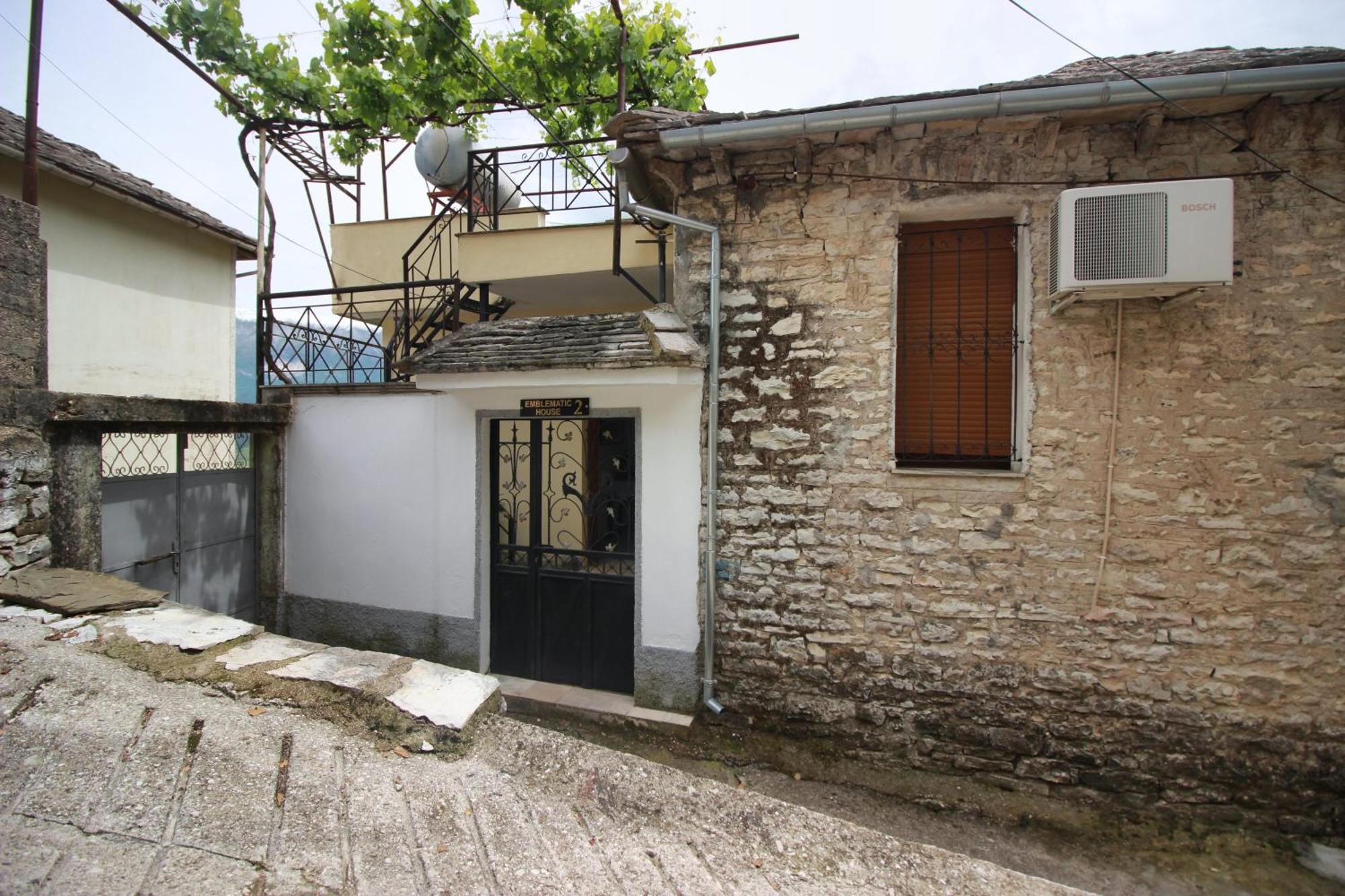 Emblematic House Apartment 2 Gjirokastër Esterno foto
