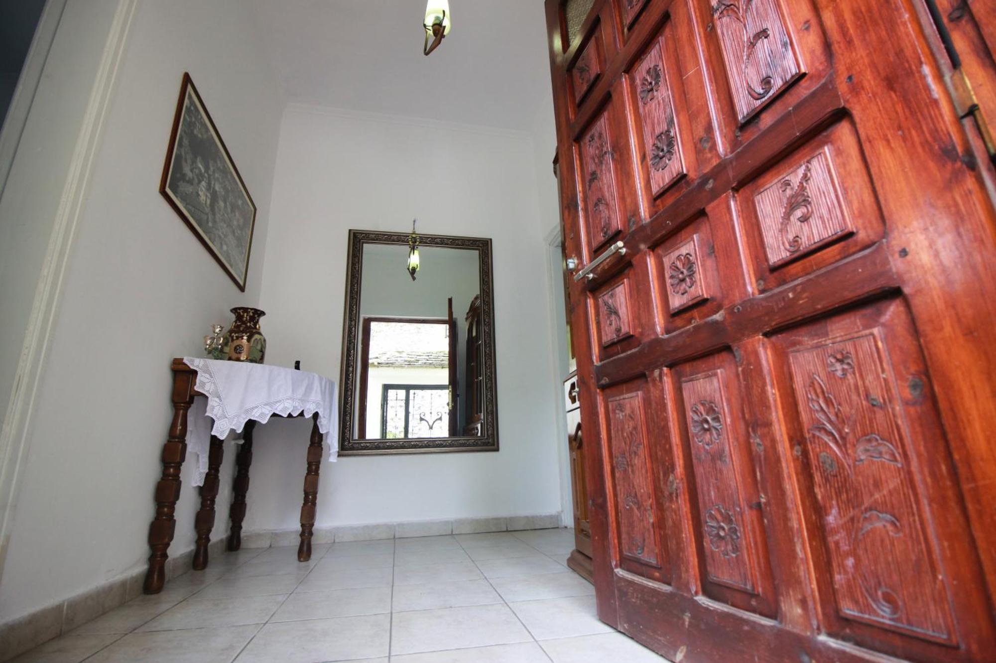 Emblematic House Apartment 2 Gjirokastër Esterno foto
